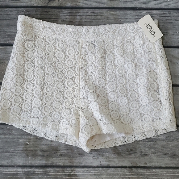 Forever 21 Pants - NWT Forever 21 Lined Cream Crochet Shorts Sz Large
